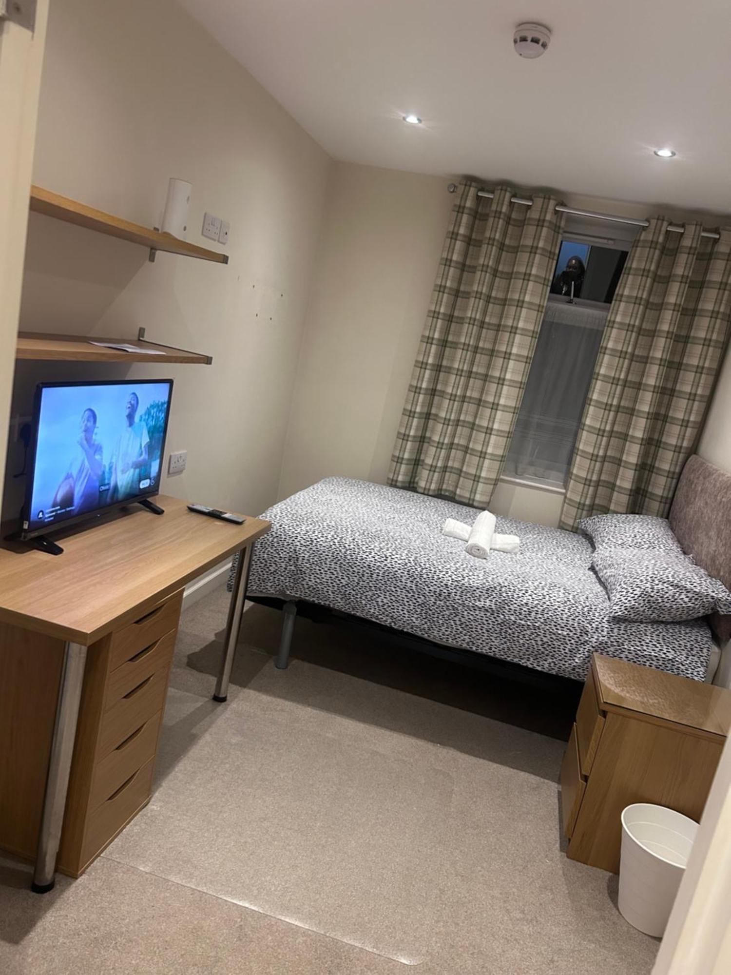 Seaford Guest House Xxx Stoke-on-Trent Bagian luar foto